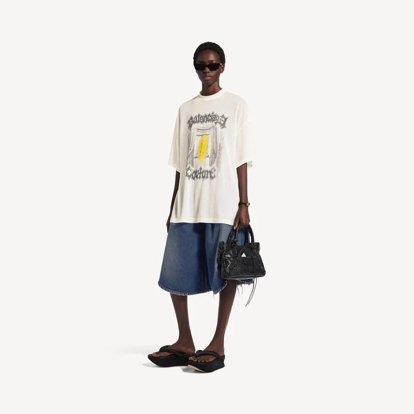 Women’s salon de couture shaped t-shirt in cream Women’s salon de couture shaped t-shirt in cream