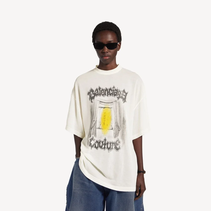 Women’s salon de couture shaped t-shirt in cream Women’s salon de couture shaped t-shirt in cream