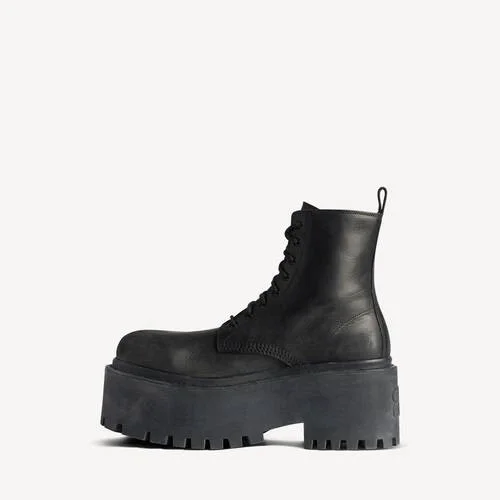 Women’s strike platform bootie in black Women’s strike platform bootie in black