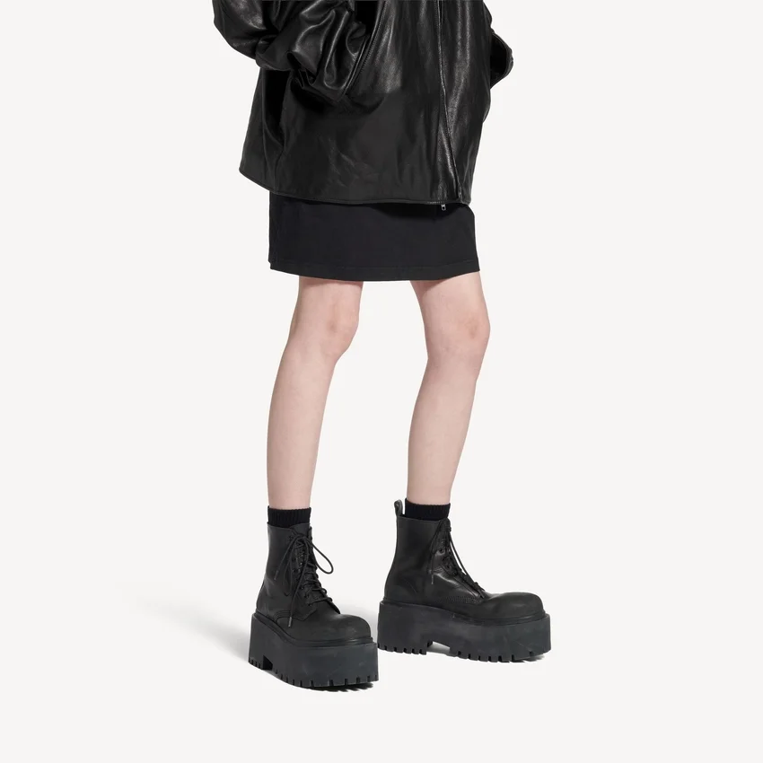 Women’s strike platform bootie in black Women’s strike platform bootie in black