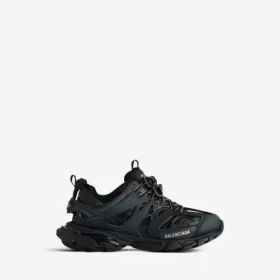 Women’s track sneaker in black