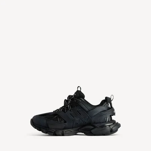Women’s track sneaker in black Women’s track sneaker in black