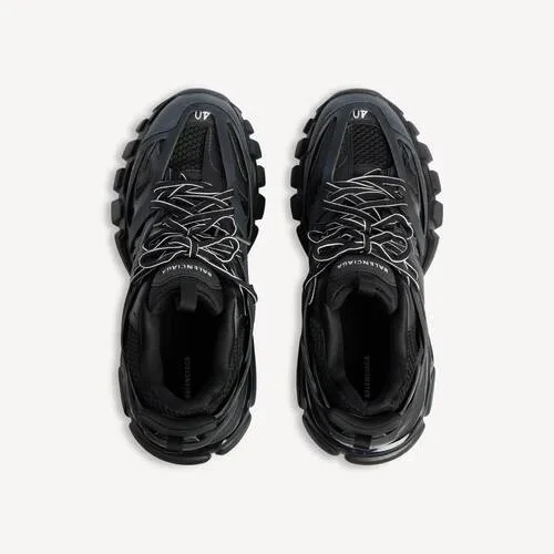 Women’s track sneaker in black Women’s track sneaker in black