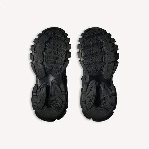 Women’s track sneaker in black Women’s track sneaker in black
