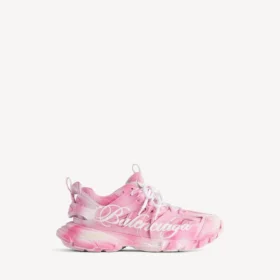 Women’s track stencil logo sneaker in pink/white