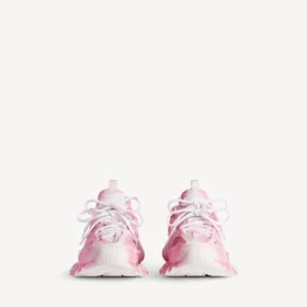 Women’s track stencil logo sneaker in pink/white